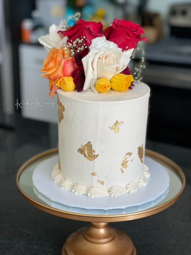 single tier wedding cake white simple - Google Search | Wedding cake fresh  flowers, Wedding cakes with flowers, Simple wedding cake